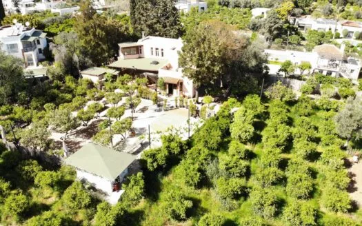 BODRUM BİTEZ’DE 5398 M2 İÇİNDE KAYITLI EV VE KUYUSU OLAN BAHÇE