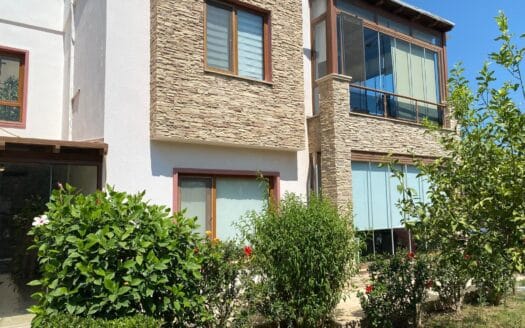 BODRUM TORBA'DA DENİZE YÜRÜME MESAFESİNDE HAVUZLU SİTEDE KİRALIK BAHÇE KATI DAİRE