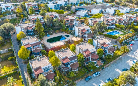 Yalıkavak Gökçebel'de Bahçe Katı Daire – 2+1, Denize Yakın, Havuzlu, İskanlı