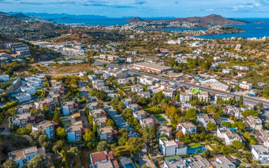 Yalıkavak Gökçebel'de Bahçe Katı Daire – 2+1, Denize Yakın, Havuzlu, İskanlı